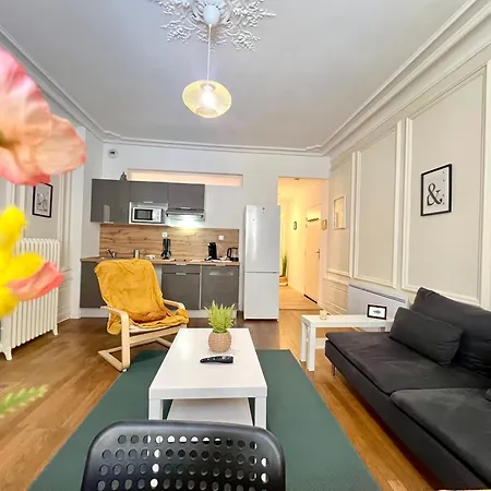 Beautiful 2 Bedroom In Downtown Poitiers