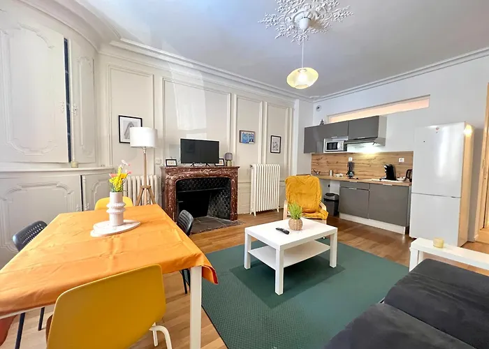 Beautiful 2 Bedroom In Downtown