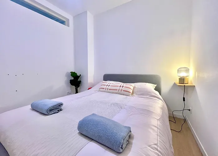 Beautiful 2 Bedroom In Downtown *