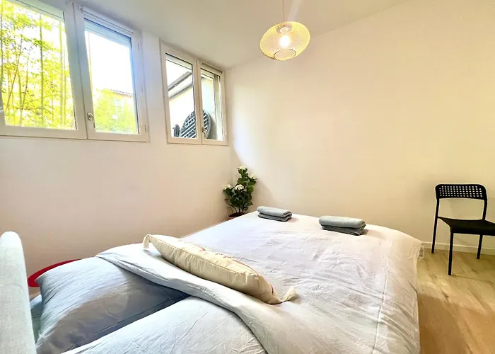 Beautiful 2 Bedroom In Downtown Πουατιέ