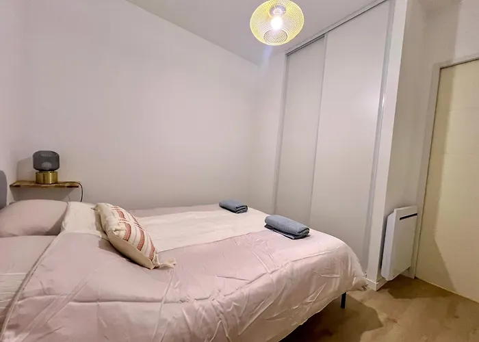 Beautiful 2 Bedroom In Downtown